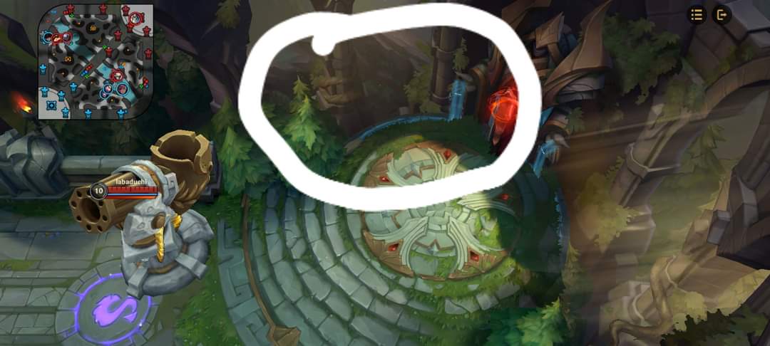 Drian68471365's tweet photo. @RiotJunosaur Theres a vacant space in the spawn area maybe putting the shop keeper their is a good idea.

Fun Fact there is also vacant space in the blue side.

Maybe riot planning to add the shop keepers in the game but they intended not to. Sad

I hope they add shop keepers. https://t.co/akHFdnFLmP
