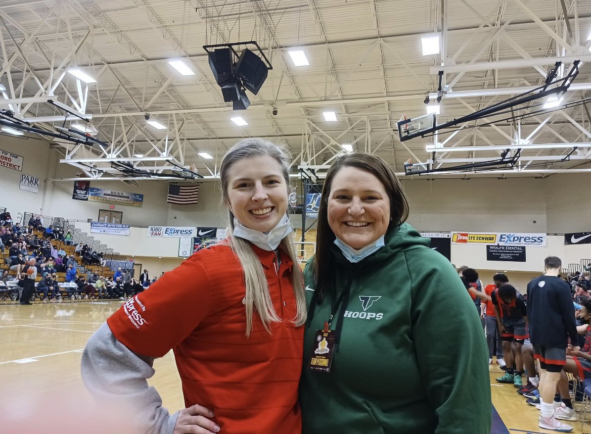 PacUAthleticTr's tweet photo. @PacUAthleticTr alumni Sarah Lawhorn and Megan Sarles meet up at the Les Schwab basketball tournament! https://t.co/hm9GJyBclg