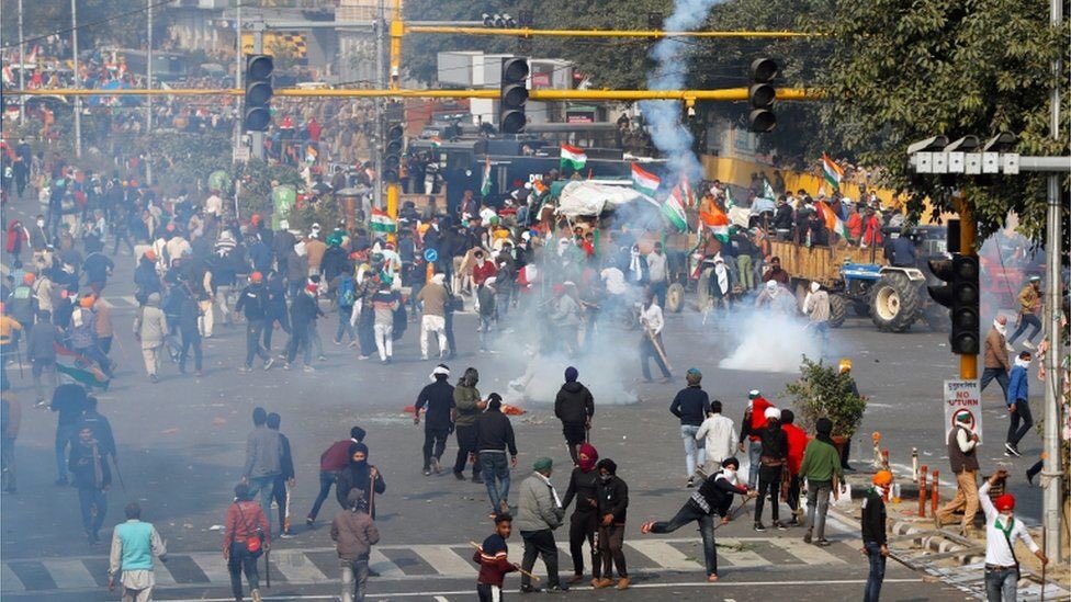 Jhadarsh24's tweet photo. The pictures define how #DelhiPolice suppresses Democratic Voice of India. 

Let it be Annadata (Farmers) or Jeevandata (Doctors). Delhi Police has been merciless and disgraceful. 
 #Doctorsstrike https://t.co/K6DSBOmboS