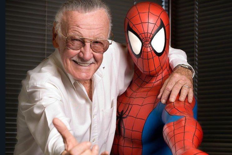 theburnbookpod's tweet photo. #TheBurnBookInforma🗓️
«¿Sabes unas de las mejores cosas del traje de #Spiderman? él estaba completamente cubierto, entonces cualquier niño podría imaginar que es Spiderman»
28 de diciembre de 1922: Nace en Manhattan el productor, escritor y editor de cómics #StanLee https://t.co/mxQWG0iPv3