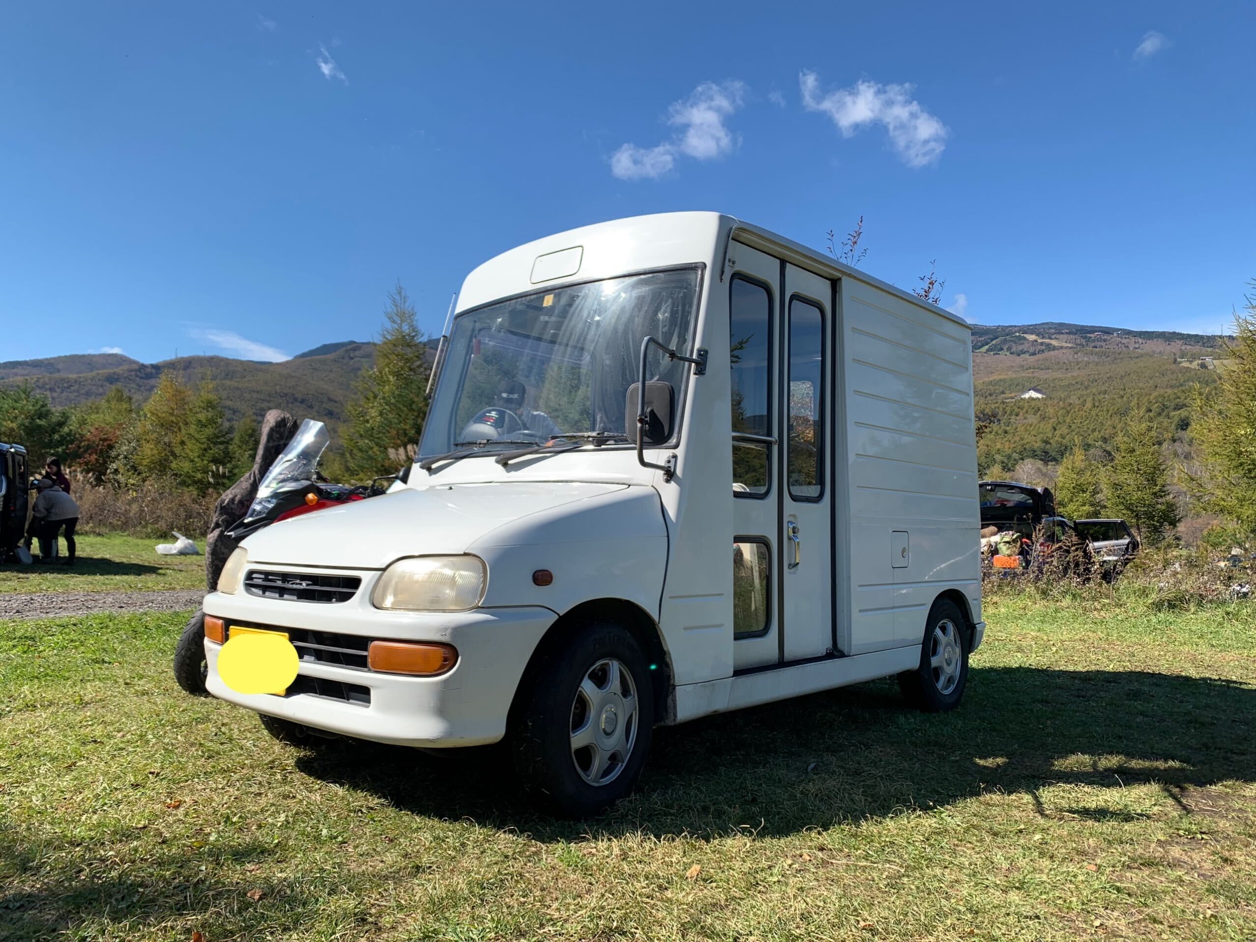 تويتر Mybest アウトドア على تويتر 人生最高の商品 人生最高の車 ダイハツ ミラウォークスルーバン 人生で初めて買った車 歩いて乗れる車高と折戸に一目惚れしました 観音扉のバックドア 折りたたみ式の助手席とツッコみどころ満載ですが 人生で一番