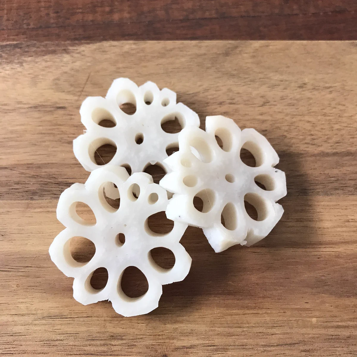 教科書にはのっていない裏技。「蓮根の飾り切り」レンチンすべし。