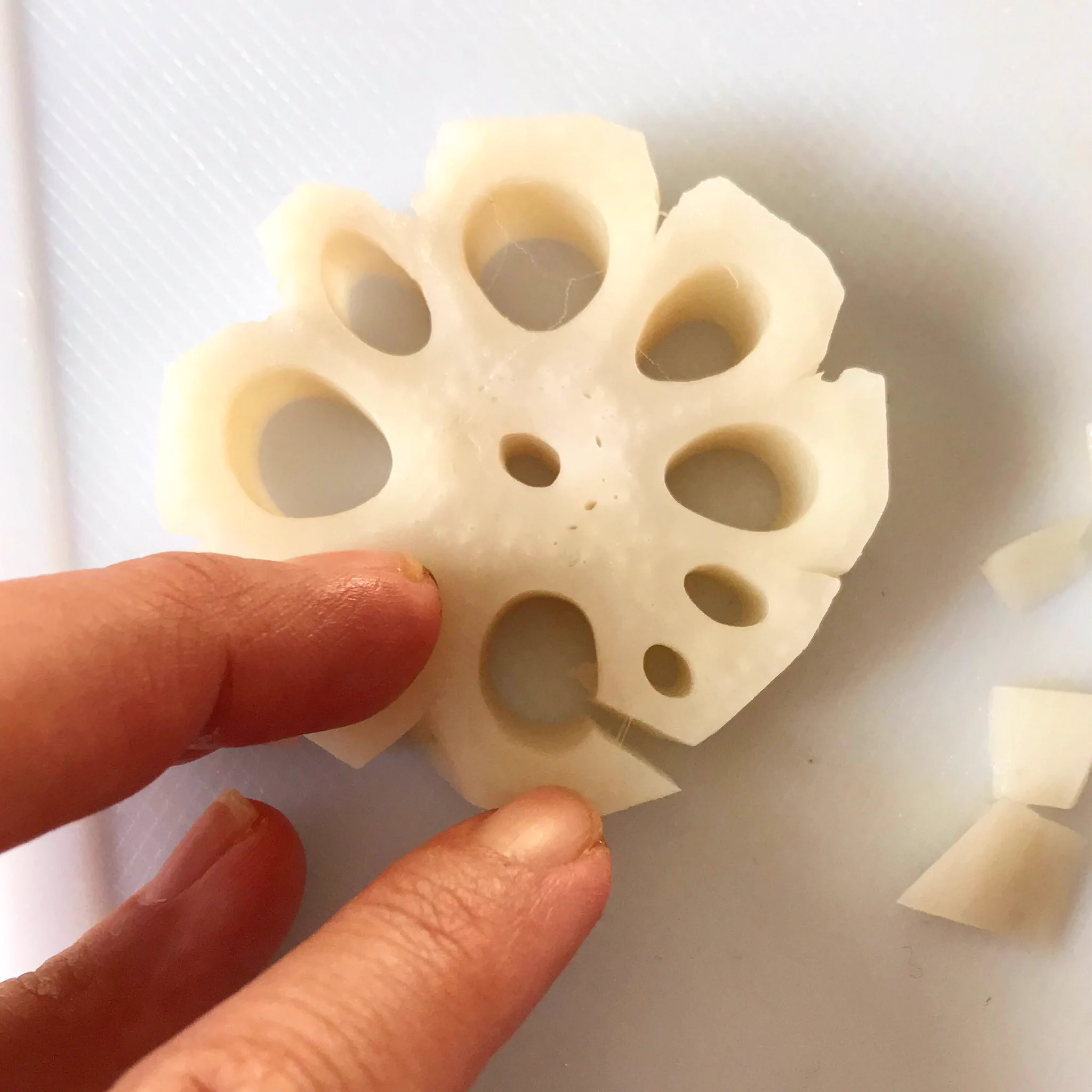 教科書にはのっていない裏技。「蓮根の飾り切り」レンチンすべし。