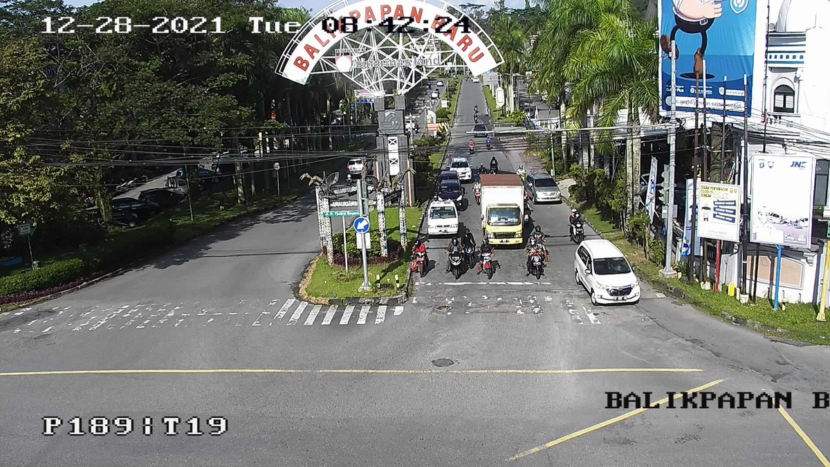 Dishub_Bpn's tweet photo. Selasa (28/12/2021) Pukul 08 : 42 WITA, Situasi Lalu Lintas Simpang Balikpapan Baru terpantau ramai &amp; lancar, dihimbau kepada pengguna jalan agar tetap berhati-hati dalam Mengemudikan Kendaraan anda, Konsentrasi serta Utamakan Keselamatan bukan Kecepatan. #infolalinbpn https://t.co/LygvJQtCaQ