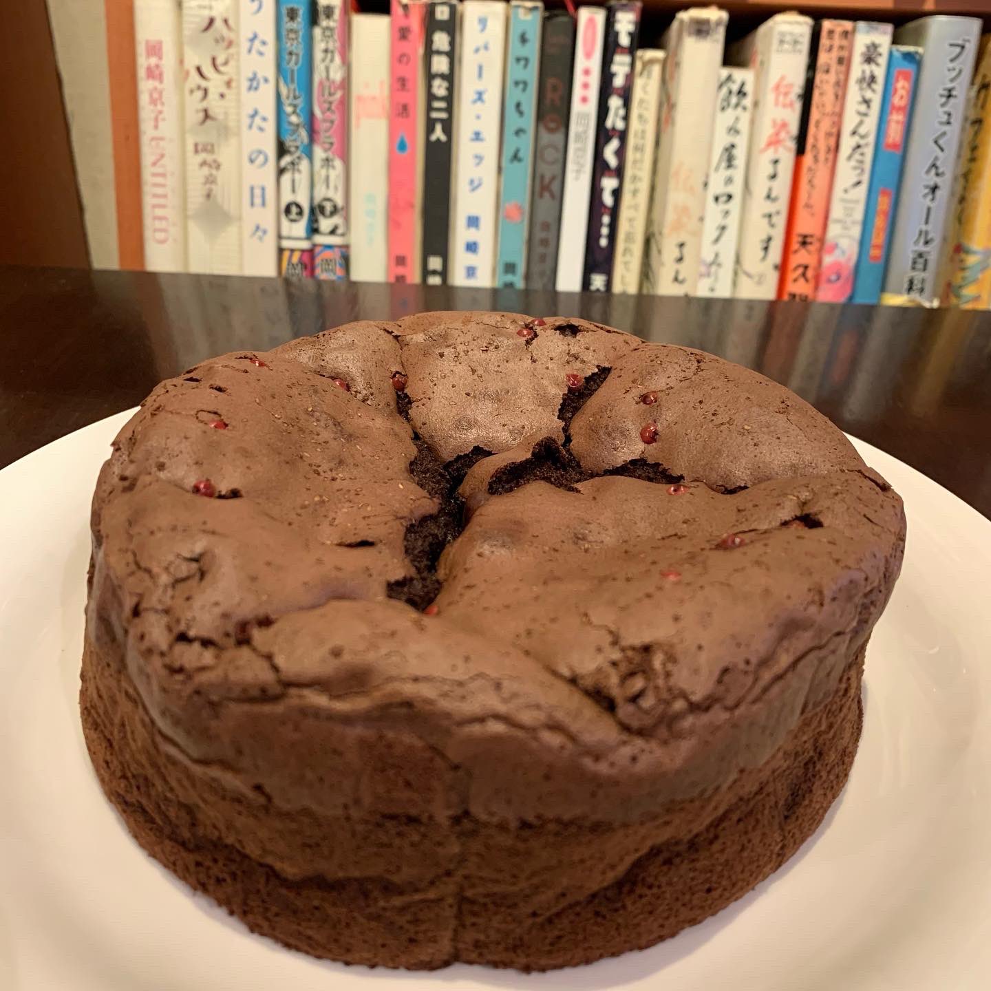 珈琲と人 本日のケーキは 山椒香るガトーショコラ 山椒の香りとアクセントにピンクペッパーも乗せました リンゴのチーズケーキ もあります 珈琲と人 総社カフェ 総社ランチ 岡山カフェ 岡山ランチ 珈琲と人のケーキ ガトーショコラ