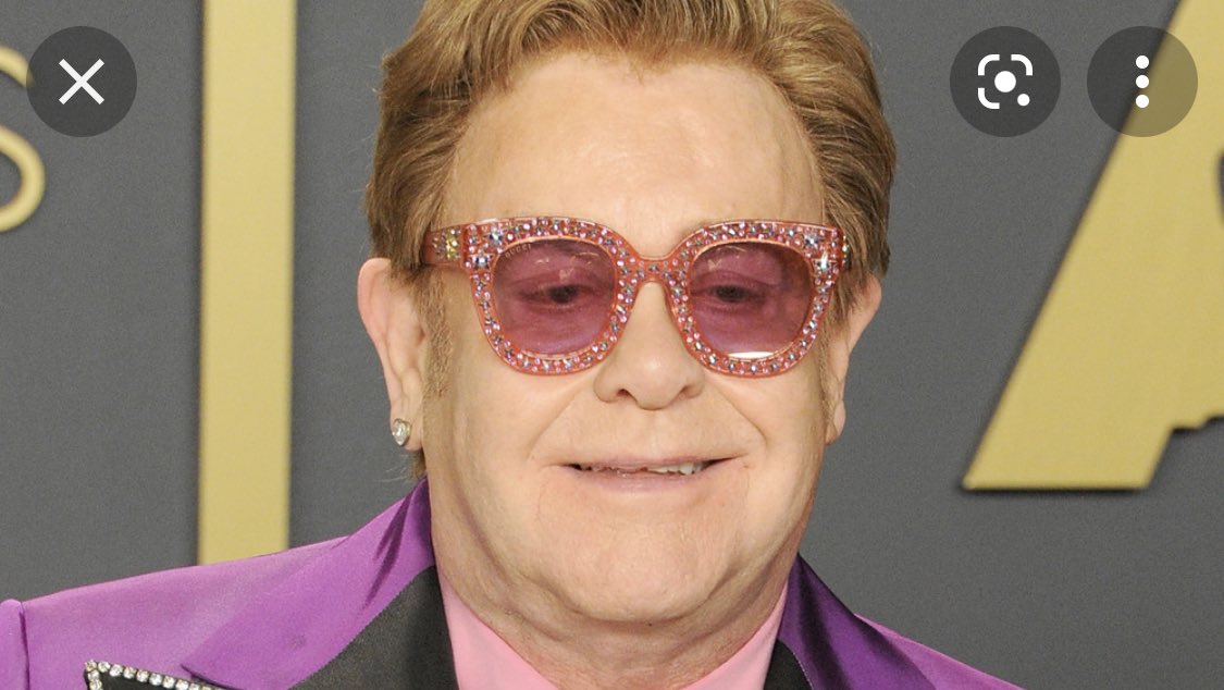 brookieccookie_'s tweet photo. Spot the difference @eltonofficial https://t.co/fXVI8hMEDb