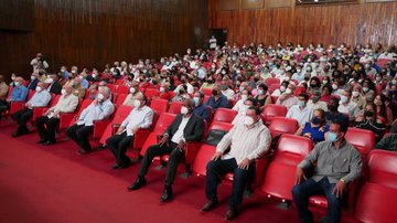 DrRobertoMOjeda's tweet photo. Presidió @DiazCanelB emotivo acto político cultural por el 63 Aniversario del Triunfo de la Revolución en la @EscSuperiorPCC Ñico López, con la participación de cuadros y trabajadores de la sede del Comité Central @PartidoPCC, momento de balance y nuevos compromisos. #CubaVive https://t.co/1AUBFGDWHK
