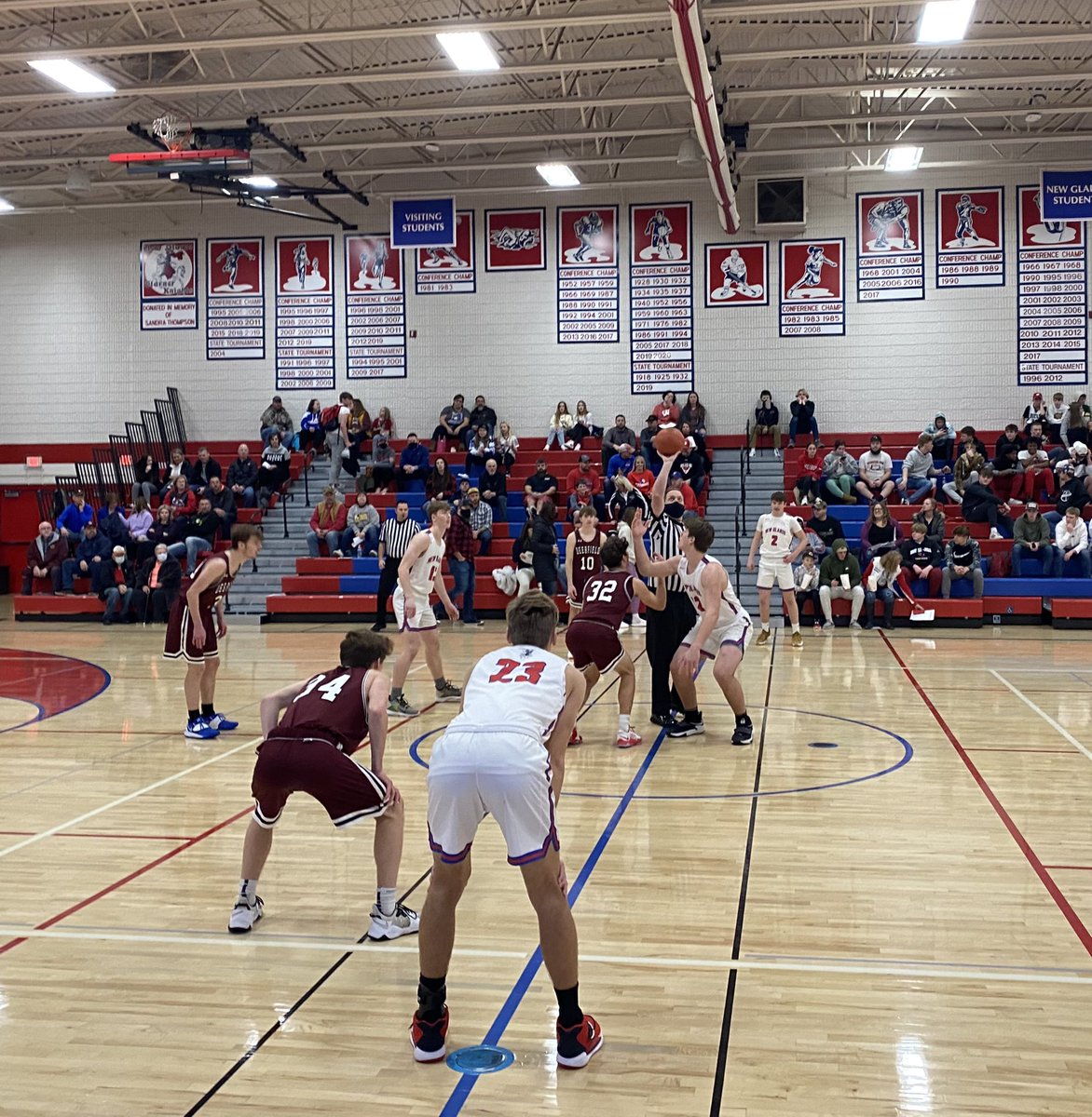 New Glarus hosts Deerfield tonight, with a chance to play Monroe in the tomorrow night’s Holiday Tournament Championship #wisbb