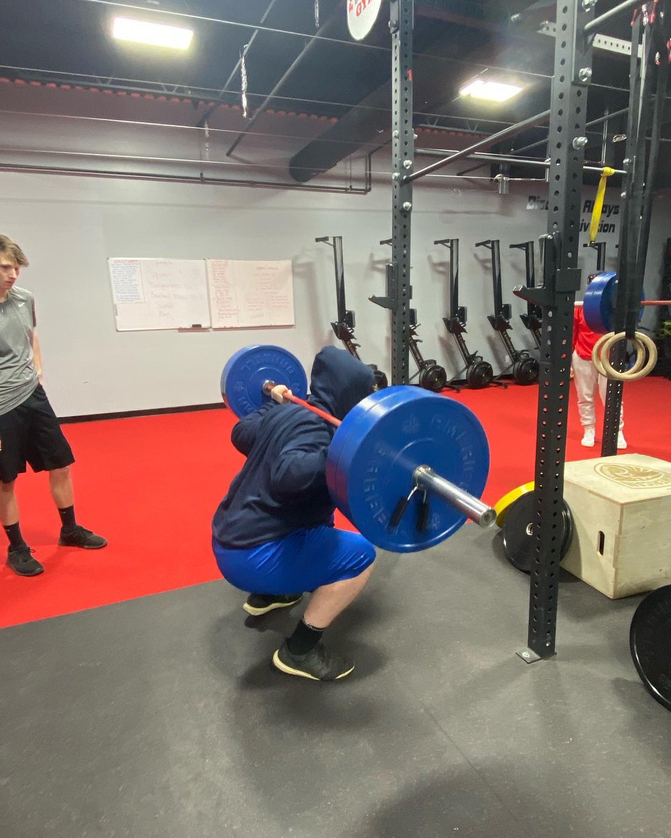 BPOWERHOUSEB's tweet photo. Abbott Tech Baseball putting in the work tonight! Can I say SQUAT! @abbott_tech_baseball #baseballplayerscanlift #comegetsome #onlyatpowerhousebrewster https://t.co/Un2P4zUtZi