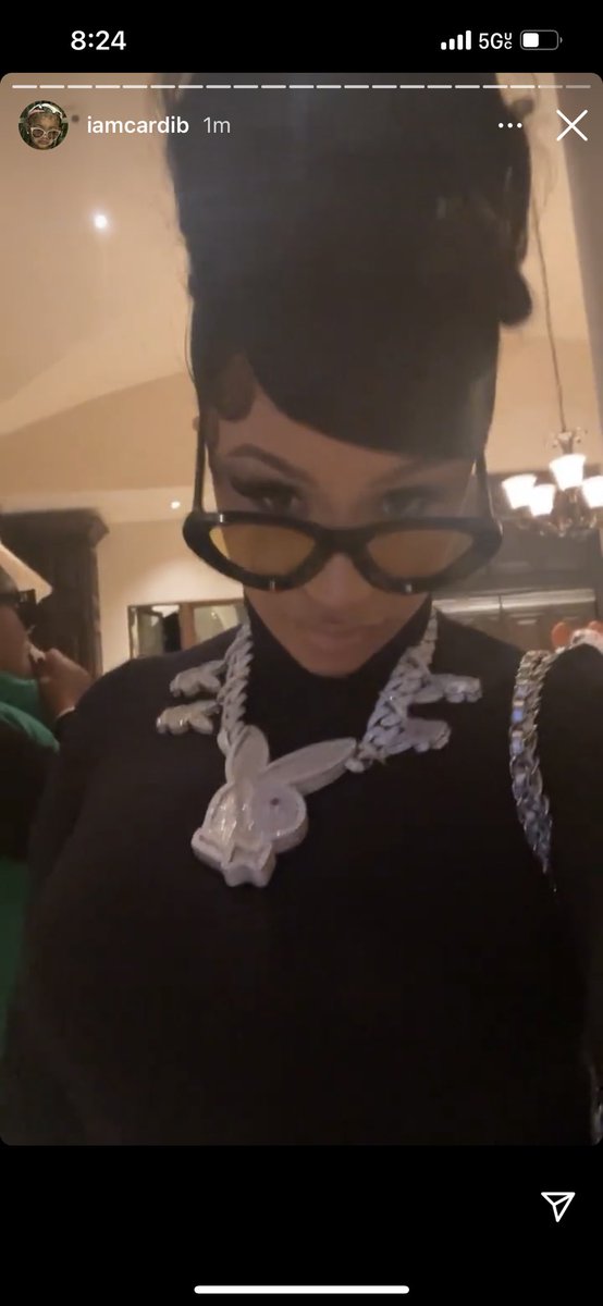 SHES COMING 🤍🖤