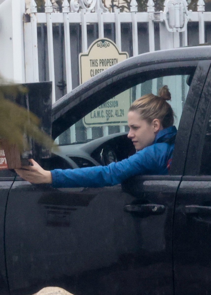 SPOTTED! Kristen out in LA