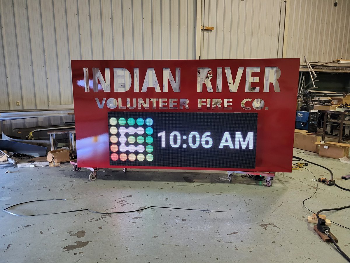 kenny_terhune's tweet image. We took this sign down and did a full refurbishment,  repainted, L.E.D lamps, and a new @cirrusled 9mm electronic message center  #signs #signshop #signcraft #installation #LED #firedept @signcraftmag