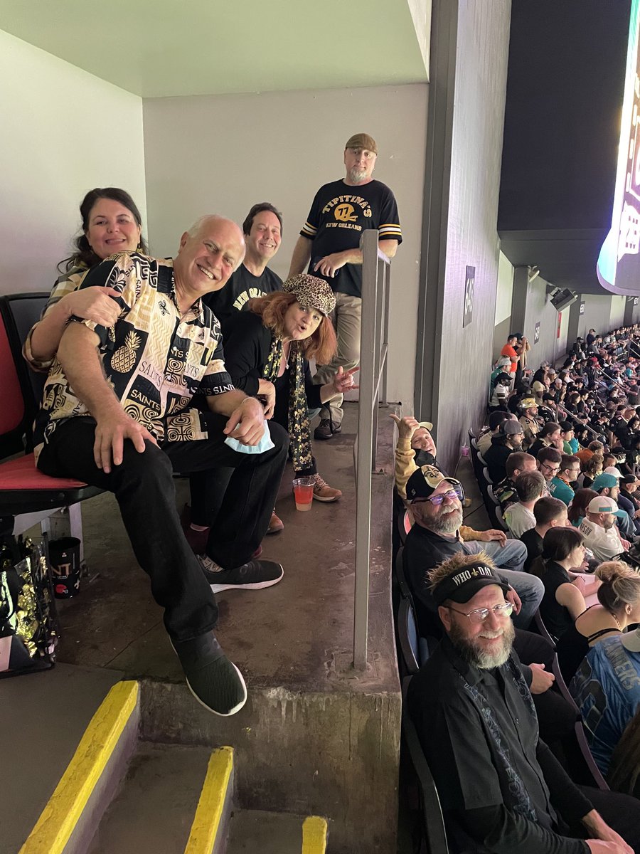 bsmith8187's tweet photo. #SaintsGameday #MondayNightFootball #ConcreteSuite https://t.co/H7mne3ahst