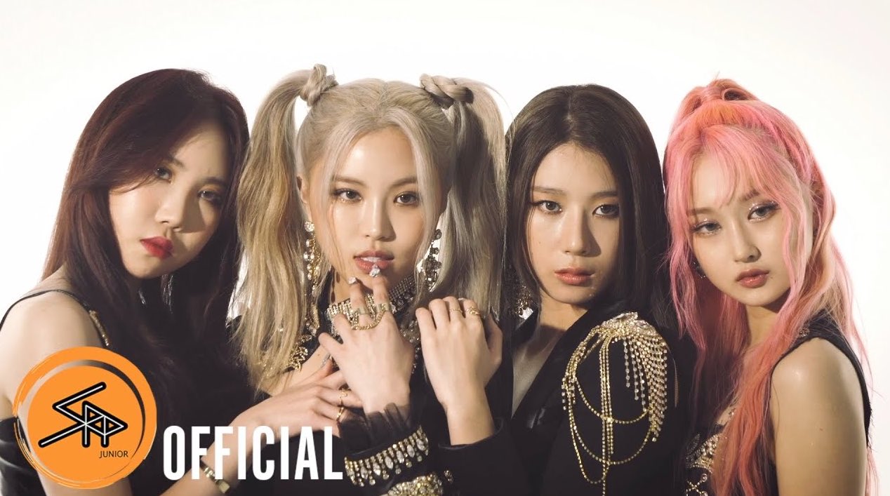 FHqNRVXaQAIt1U-?format=jpg&name=large