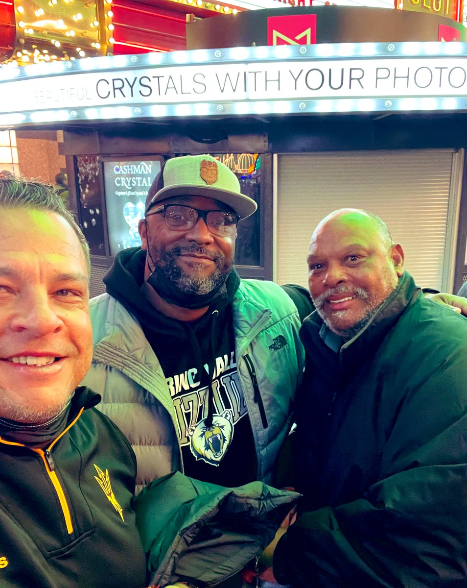 MarcusW_O2V's tweet photo. Fun experience at the Freemont Street Reception by @LasVegasBowl. Always great running into a former teammate!
#GoDevils #O2V
#TruDevil #SunDevil4Life https://t.co/SCmOGTCDOn