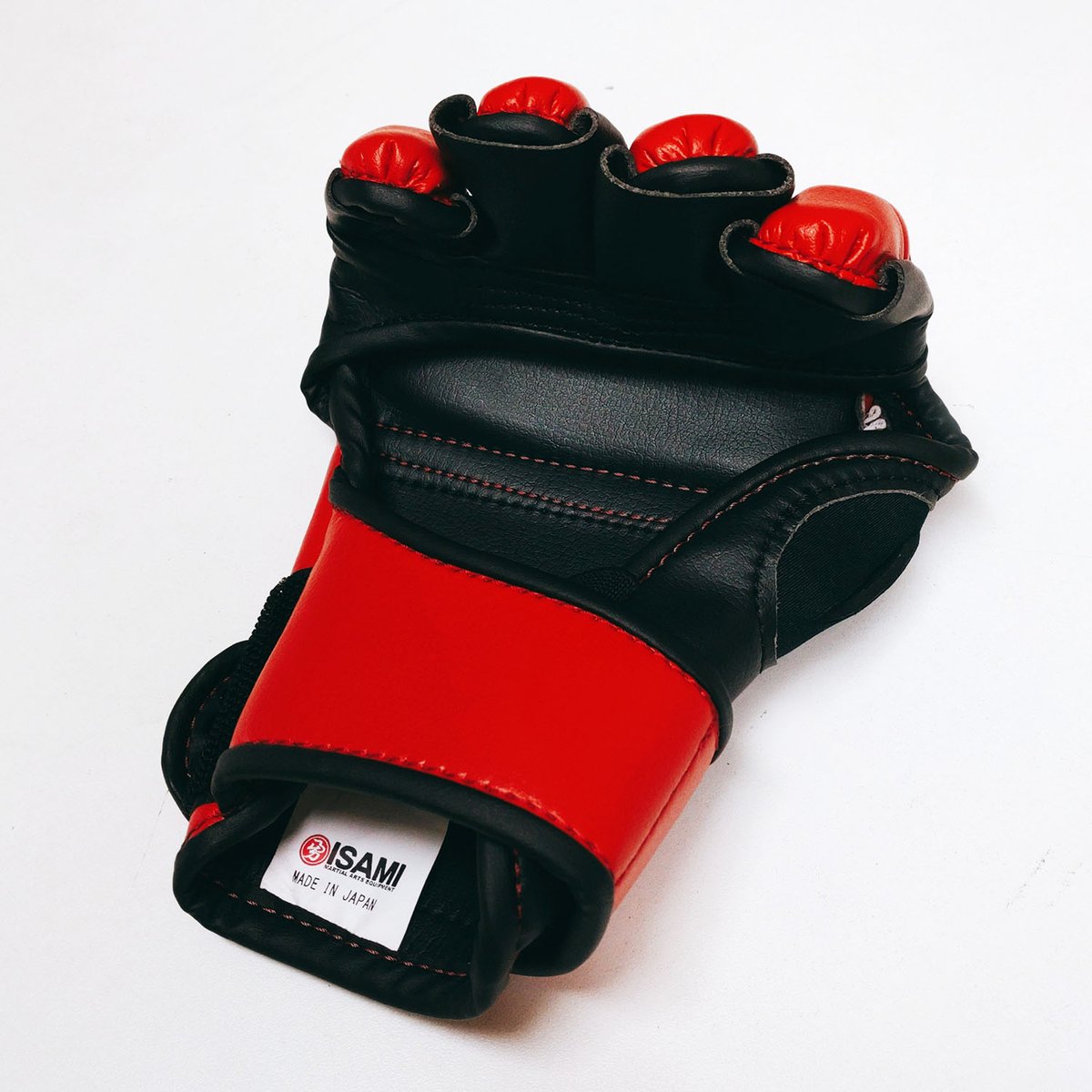 悲報】バンタム級トーナメント限定の赤MMAグローブ、売り切れ😱定価