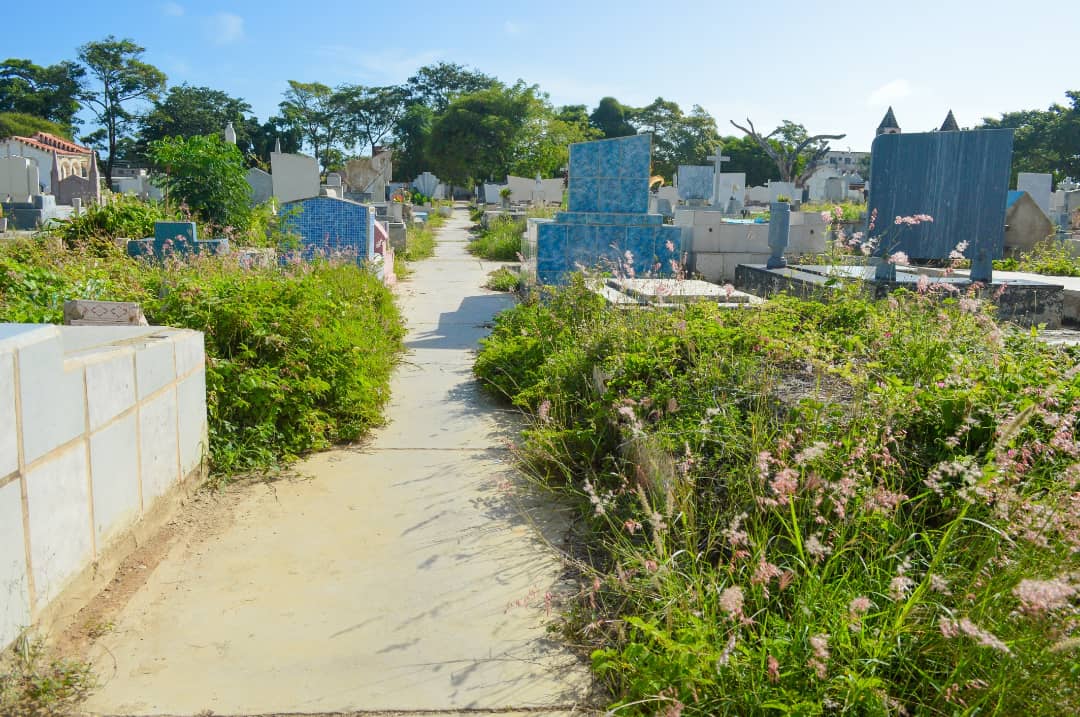 El Alcalde José Antonio González recorrió las instalaciones del Cementerio Municipal de #Porlamar, para hacer una evaluación general del proceso de recuperación que está llevando a cabo su equipo de trabajo.

#MariñoEsMariño🔰 
#MariñoVerde 🍃
#CiudadAmigable