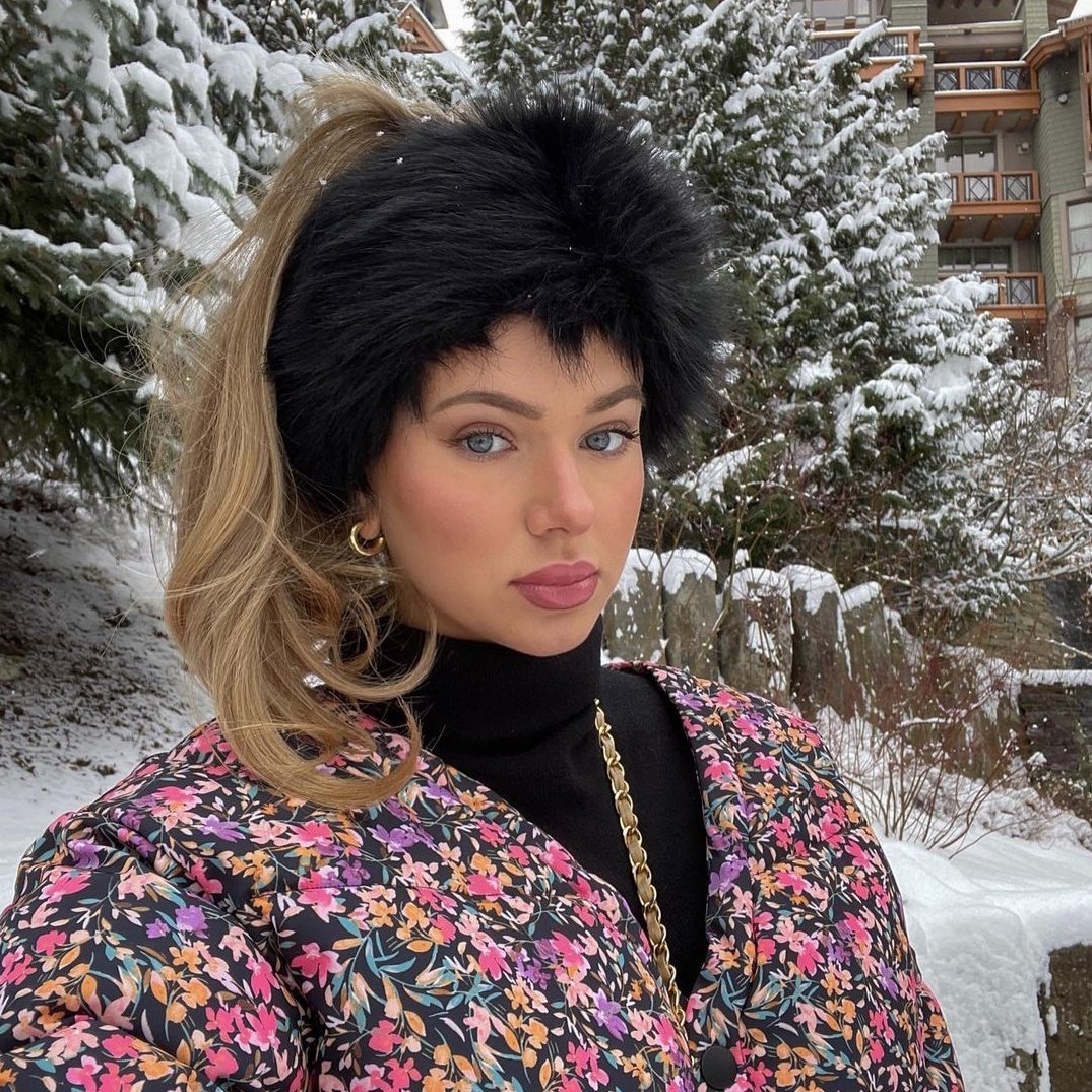 Oie gente, sou nova aqui no rpg do tt e queria saber se tem alguma família com vagas e se alguém pode me explicar melhor como é que funciona😁 Se vc estiver disposto a me explicar me chama no pv! Bjsss