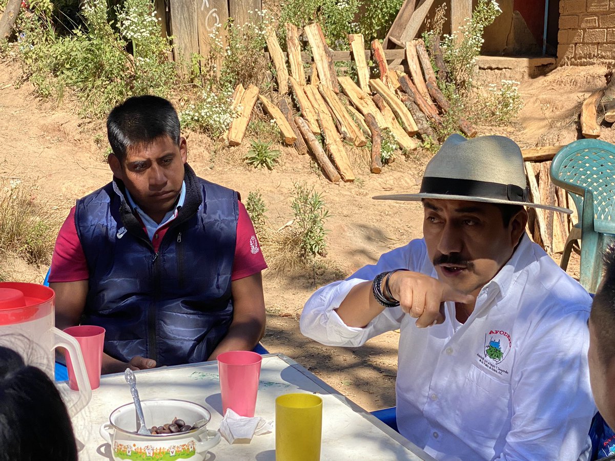 afodepoac's tweet photo. Gran encuentro con Luis Miguel Reyes Tadeo nuestro representante en Santa Inés del Monte acompañado por representantes de Magdalena Mixtepec, Santiago Clavellinas y Santa Catalina Mixtepec, que buscan a través de #AFODEPO generar mejores condiciones de vida para sus familias. https://t.co/sxRhrQtesw