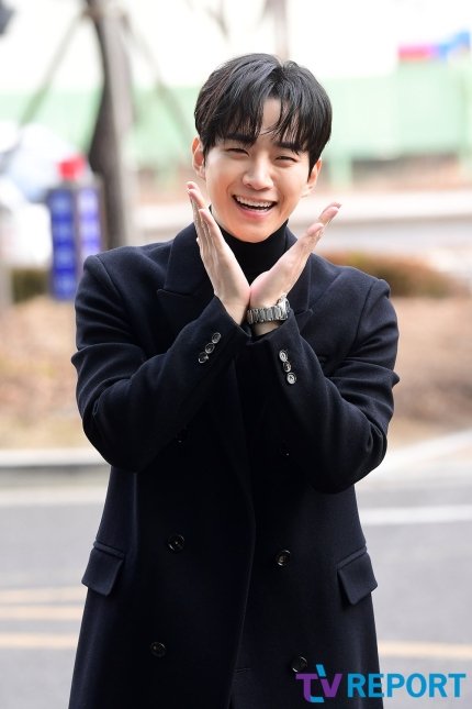 infodrakor_id's tweet photo. Uri sandeok couple #TheRedSleeve jadi special DJ di radio MBC 'Noon's Hope Song Kim Shin-young' 😍

Awww outfitnya cucok meong #LeeJunHo #LeeSeYoung 💕 https://t.co/JGZBSDQaaH