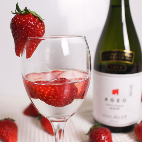 kinmisake's tweet photo. 年末年始の買い足しに。人気の北西酒造 AGEOシリーズ、すべて飲み比べできる3本セットが年末限定で登場しています🎉

詳細は→https://t.co/siE8iZ3t9z

●純米大吟醸: イチゴのようにフルーティ
●SNOW: シュワッとフルーツジュース
●生酛: 年末のお節に合う芳醇旨口
年内お届けも間に合います☺️🚛 https://t.co/inFpGJ2bn3