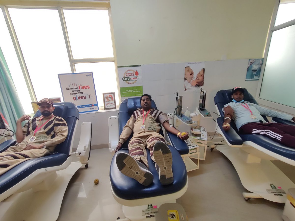 i_MSGian's tweet image. #BeALifeSaver
We all are living in an era when money is above someone&apos;s life. Even the blood is getting sold. But thanks to Saint Dr @Gurmeetramrahim Singh Ji who came forward and motivated His followers to donate blood without even asking for a single penny.