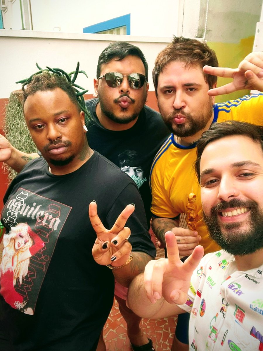 Dia 18 foi comemoração do aniversário do @fibortolotto e pudemos nos reencontrar, foi tudo!
❤️🧡💛💚💙💜🖤