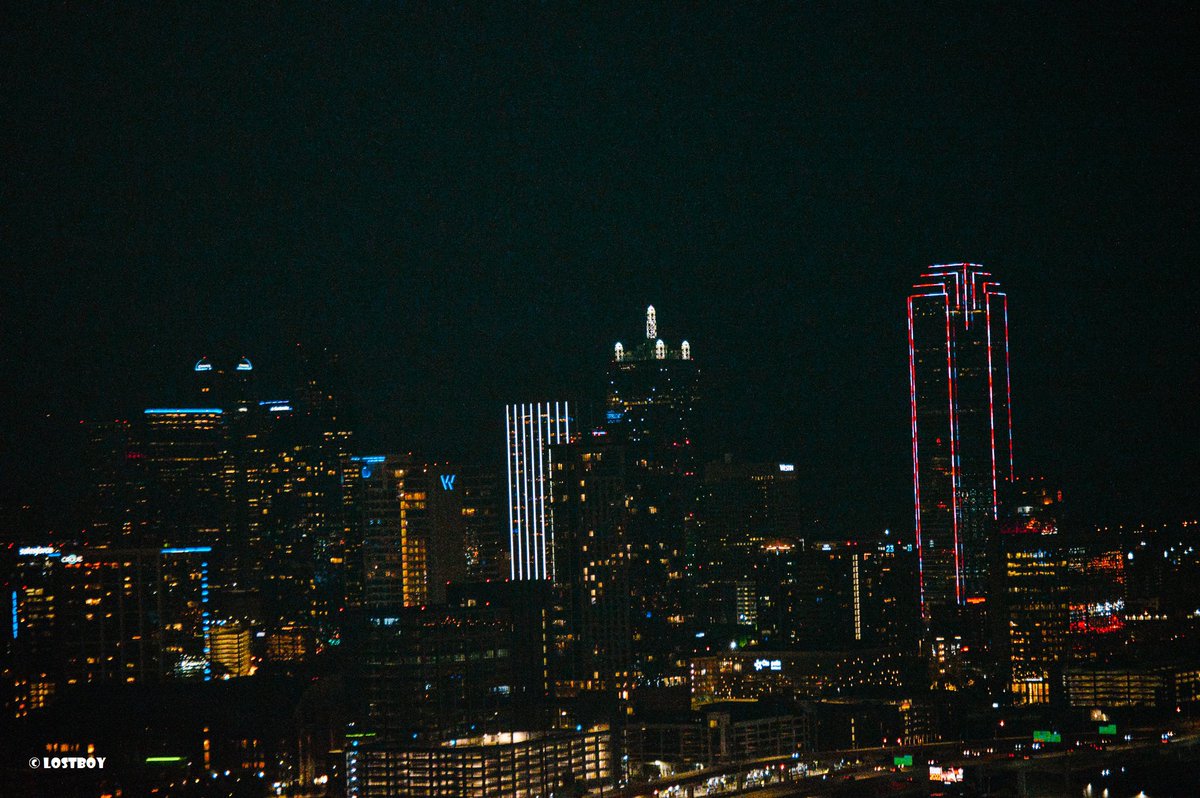 iamLost_Boy's tweet photo. Christmas Eve in #DallasTX not a winter wonderland but definitely a sight to see, Happy Holidays🌃

#nftart #NFTCommunity #NFTphotographers #photography https://t.co/hKmhgy8O0x