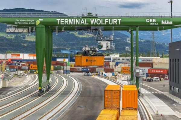 PortalPortuario's tweet photo. Wolfurt-Rotterdam TransFER proyecta año récord este 2021 - https://t.co/ytMIAOb62J #Rotterdam #TransFER #Wolfurt https://t.co/nWfh6C9O7X
