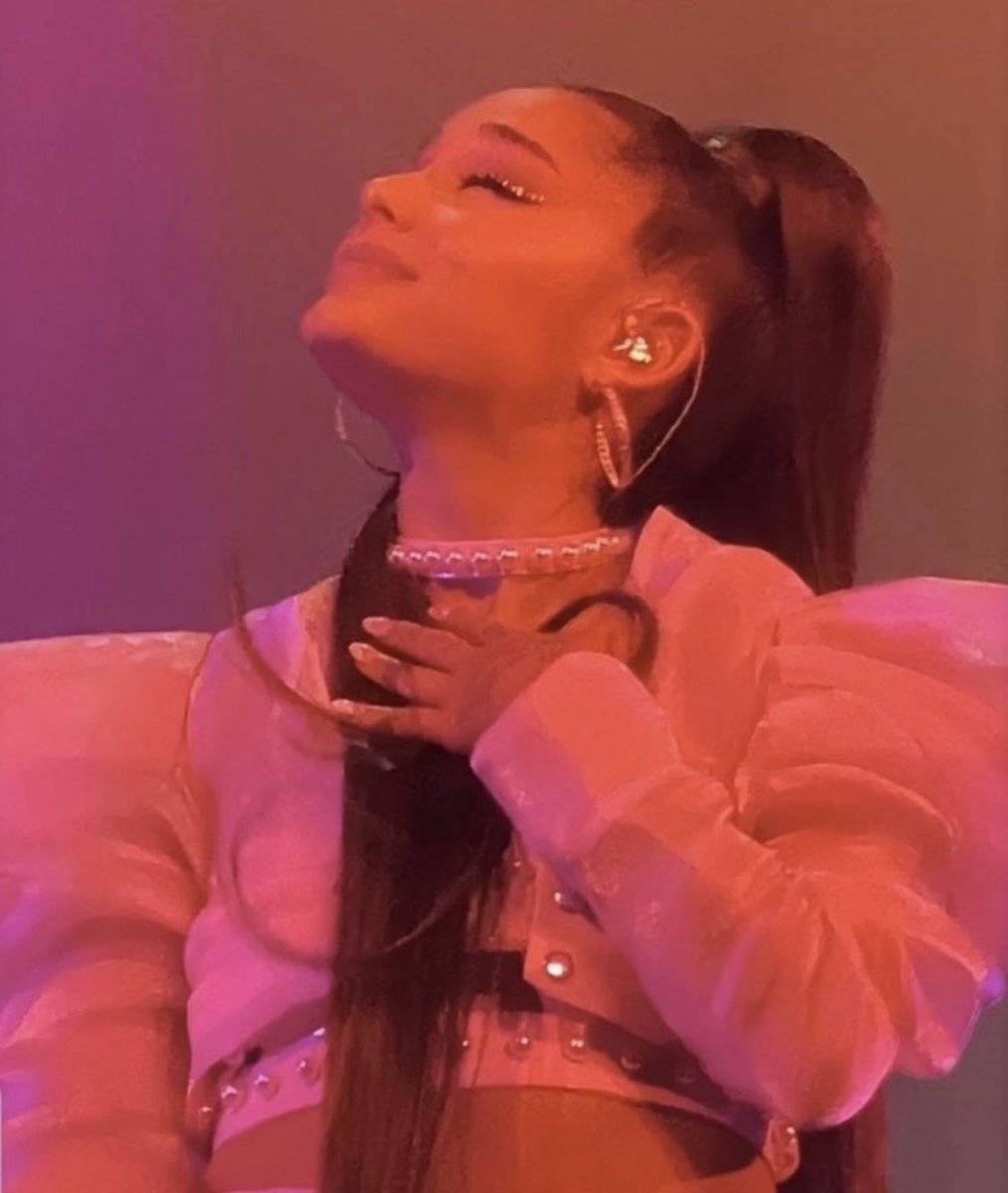 charstropic's tweet photo. Arianna Grande https://t.co/kAc9AY55JL