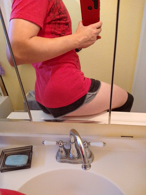 I thought this was cute https://t.co/gFxVSCTCKU<a href="/tag/newprofilepic"class="tags"><span>#newprofilepic</span></a>