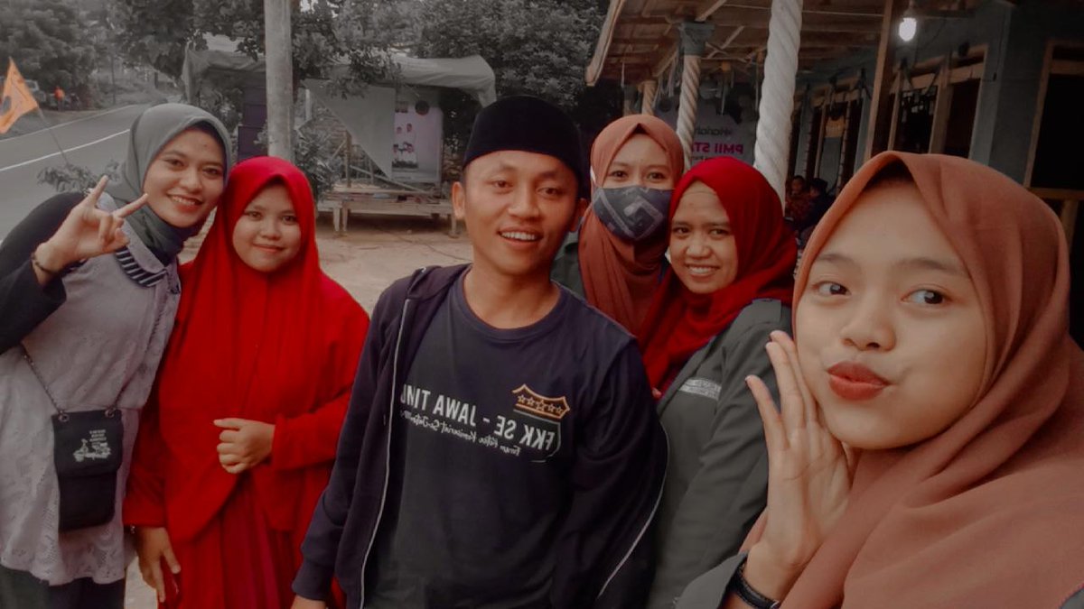 ImsyalA's tweet photo. Akulah orang tertampan diantara mereka.. https://t.co/47W9yYaJmX