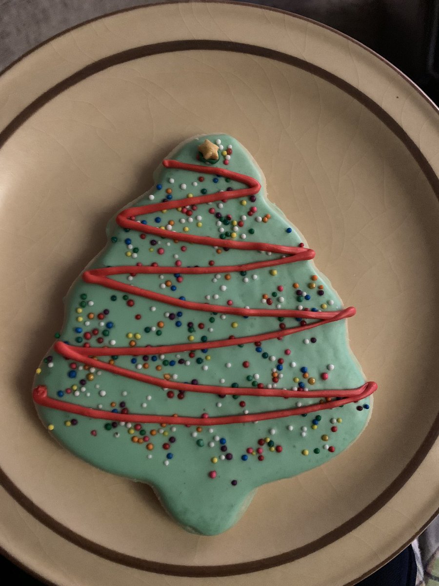 NicoleBridge1's tweet photo. The star in this Christmas tree cookie is definitely #ScaleChat https://t.co/8ly8oRHrhS
