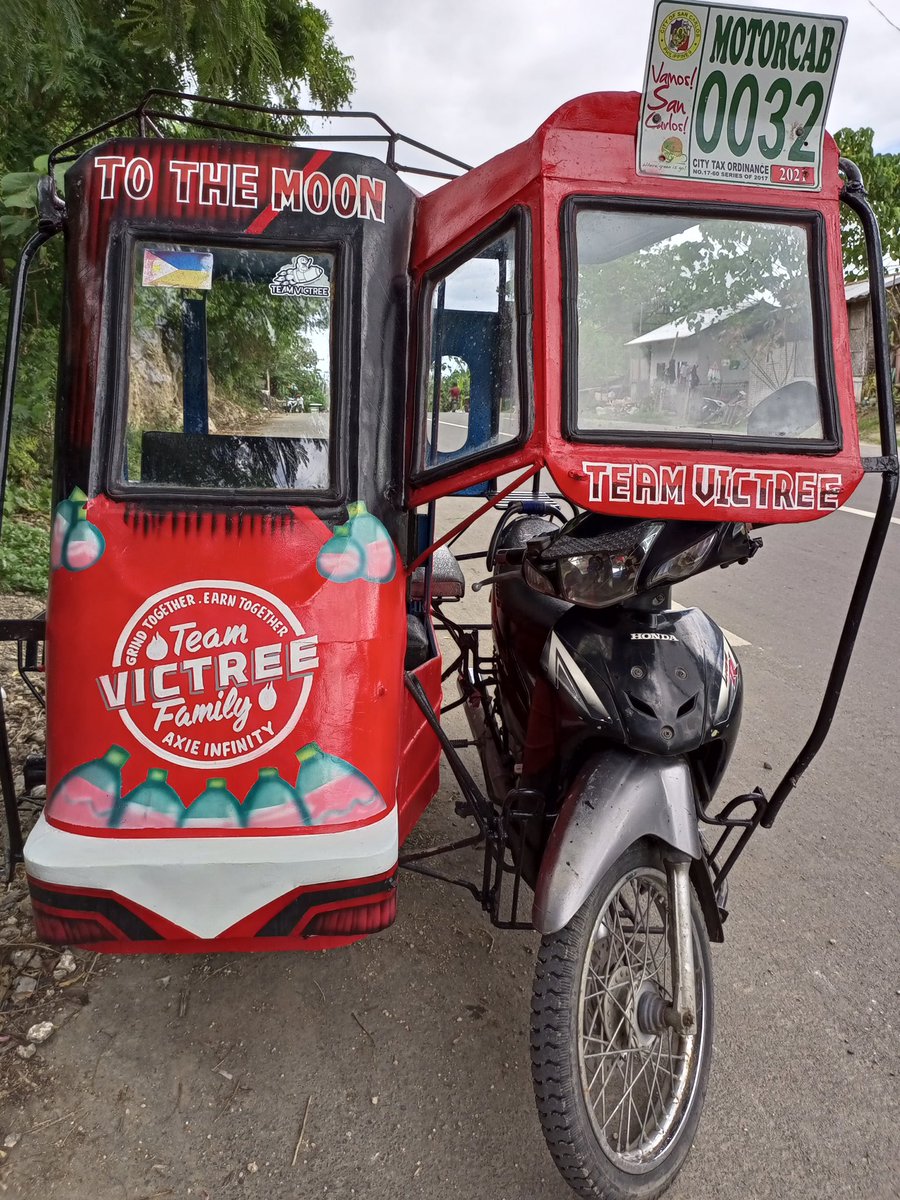 Smartalecc5's tweet photo. Team VicTree is on the road in the Philippines… thanks Richard!!! @Jihoz_Axie @AxieInfinity https://t.co/Ut0rePC05l