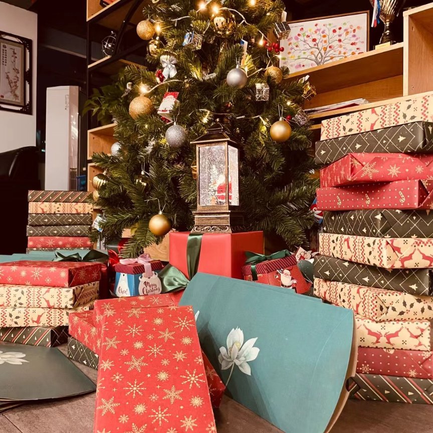 Merry Christmas~
There is no Santa Claus in the world 🎅 All gifts and surprises come from people who love you 😍 
Hope you are doing wonderfully and looking forward to the New Year that is fast approaching! 
Sending much love and thanks...❤️ 
#merrychristmas #newyear #lovelive