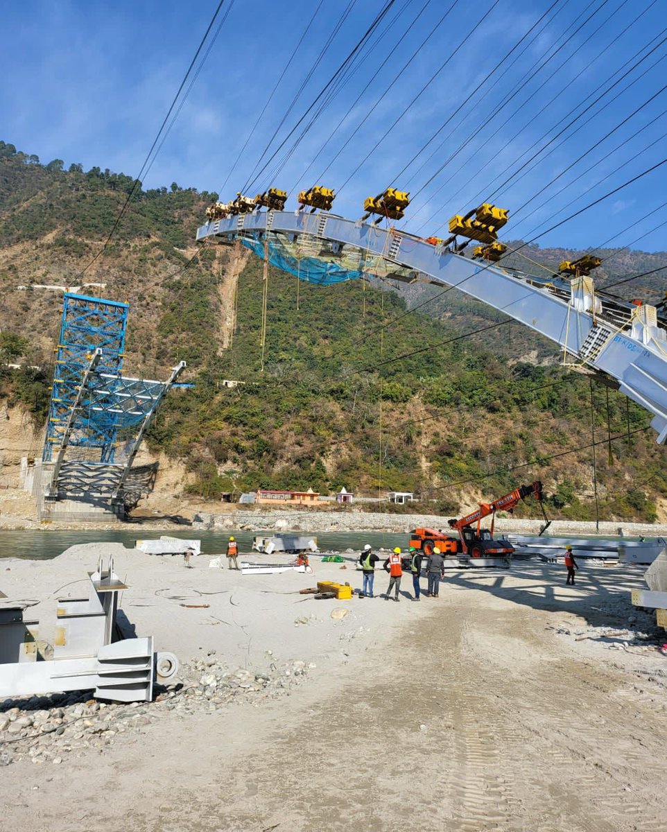 Rishikesh to Karnaprayag Railway Line Project in Uttarakhand gets a boost! Work is going on in full swing to launch the Bow String Road Bridge measuring 125m over Alaknanda at Sivai Kaleshwar. This bridge will help to connect the proposed Karnprayag Stn to NH 58 in Uttarakhand.