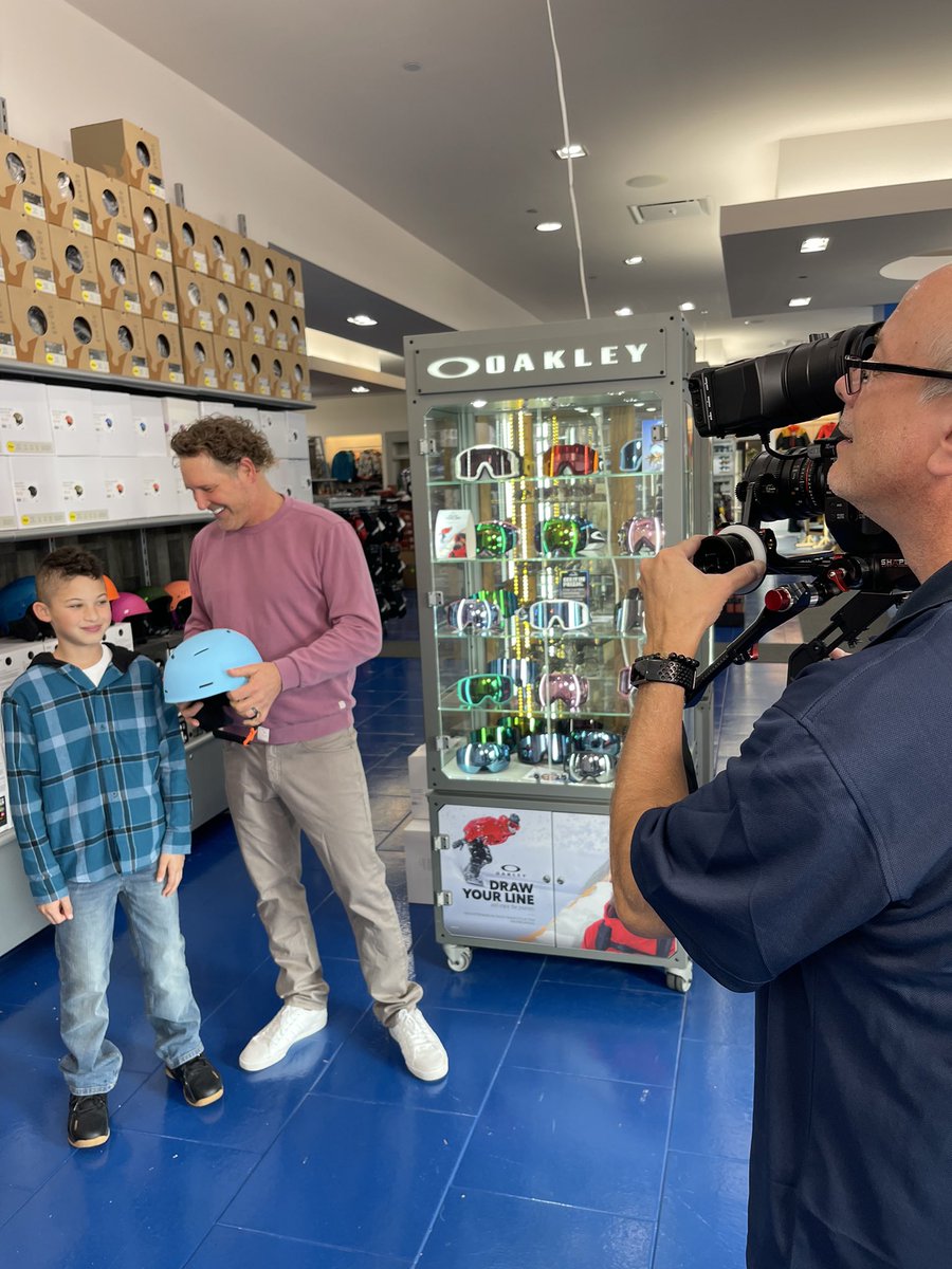 _LifeWithEric's tweet image. Part time comedian, part time model. #LifeWithEric takes on a commercial.🎥
What did you think about episode 31?