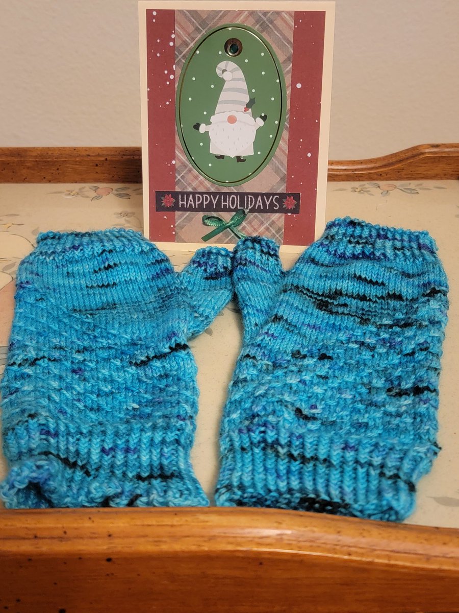 deb1002's tweet image. Dealas designed by @LizCorke, yarn is Frost Bite on Cloudfoot dyed by @SpunkyEclectic. Inspiration by @FastenOffYAL. Going to be hard to ship them off!