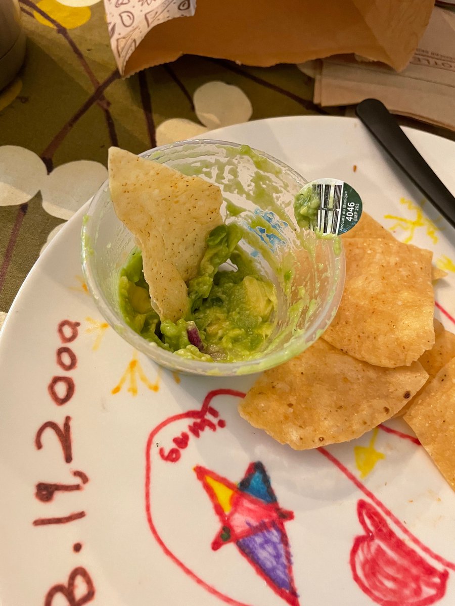 riguyyyy's tweet photo. When you’re about to finish your guac and @ChipotleTweets leave a little 🥑 tag in the bottom https://t.co/zze4zbYmLD