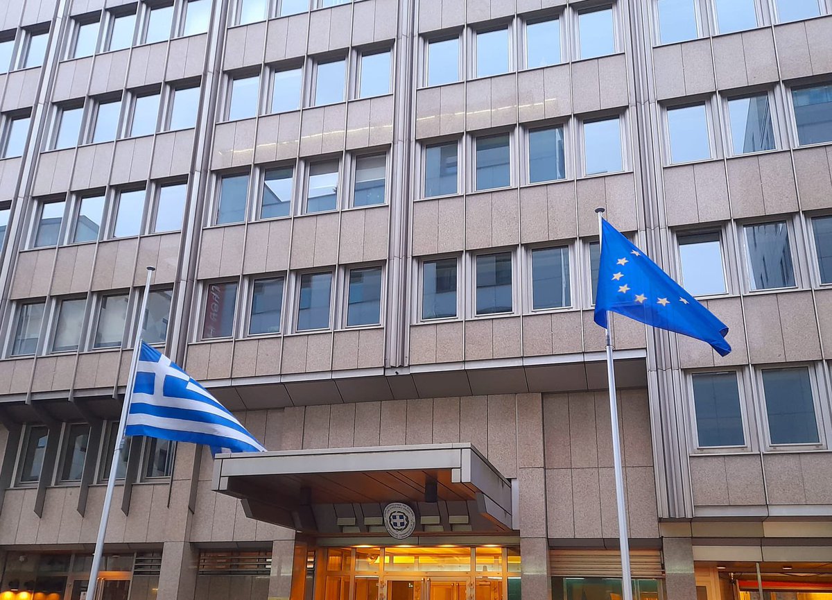 The 🇬🇷flag @GreeceinEU hoisted at half mast in sign of mourning for the passing of former President of the Hellenic Republic, Karolos Papoulias. A digital book of condolences will be open, until Dec.29, at the email address Karolos.Papoulias.condolences@mfa.gr