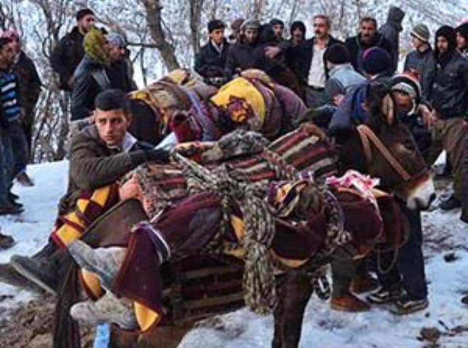 Incill_SELCUK's tweet image. Roboskî ji wan re ma, Sur û acizîr, Efrîn û Serêkaniyê jî. 

Heta ke kurd bê dewlet hin, ewê komkûjî her berdewam bin û hesab jî neyê pirsîn. 

Kurdno bibin yek û &quot;bibin dewlet!&quot;

#Roboski10SalDerbasBu