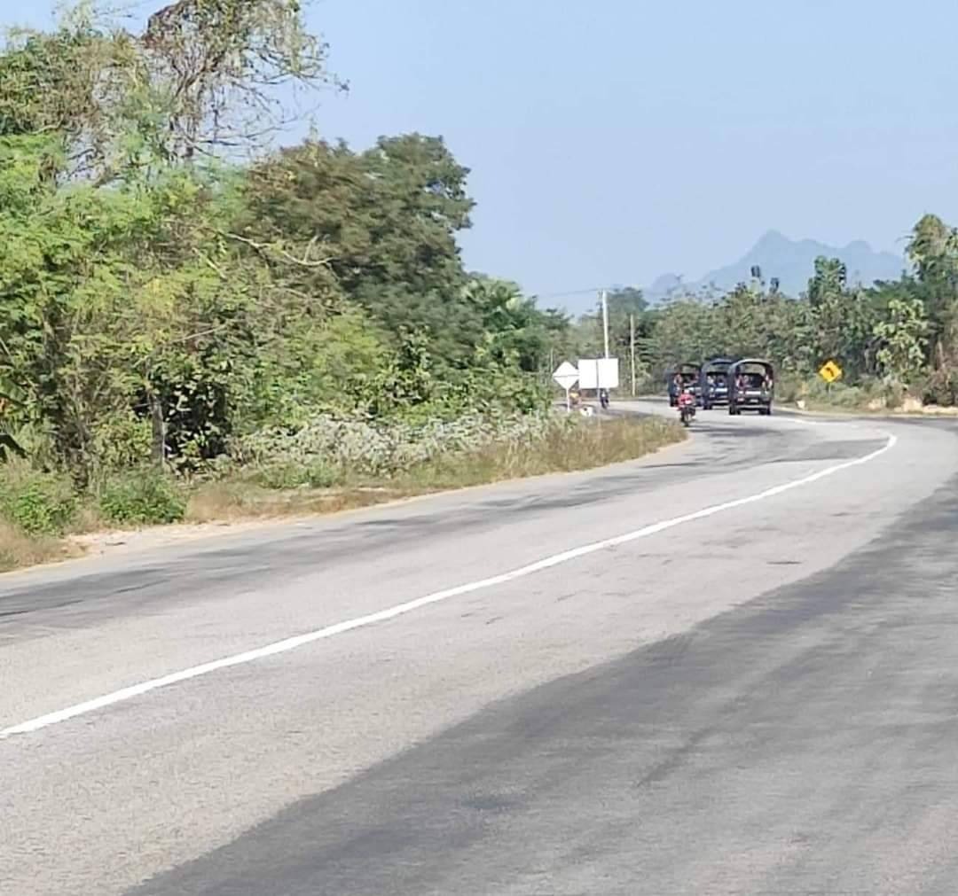 HURFOM's tweet photo. At least four local youth were reportedly arrested in Myaingkalay, Hpa-an, #Karen, according to the witnesses. Soldiers and police lifted their motos into their trucks. "It seems like they are targeting more women to be detained' the sources explained this morning. https://t.co/DsNu0VXUwD