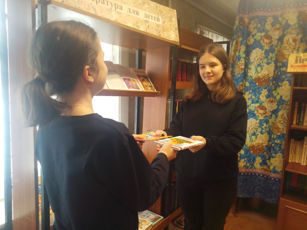 Рисуем, делаем открытки в ожидании нового года. Читаем книги. Фантазёры.