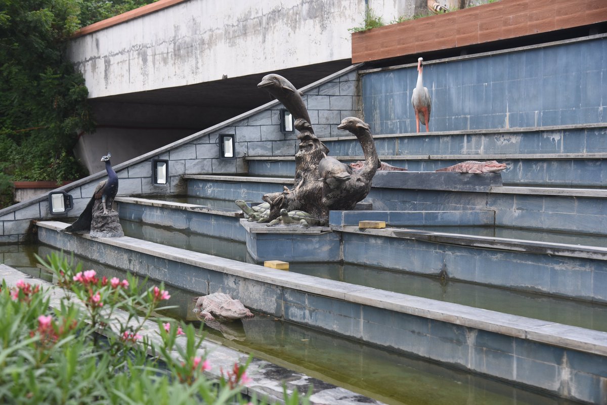 Mettuguda Cross Road draws your attention with its depiction of the Aquatic animals and the fountain.
#ShaandaarHyderabad