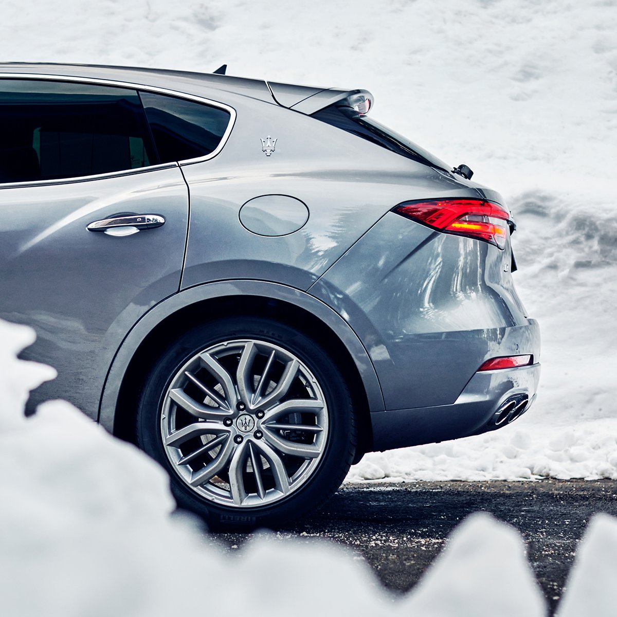 Maserati_HQ's tweet photo. Hot, on ice.
The new #Maserati logo proudly positioned on the C-Pillar of the coupé-like rear of the #MaseratiLevante speaks volumes of your determined nature to push through any and every path. https://t.co/qw3yJT7ynW