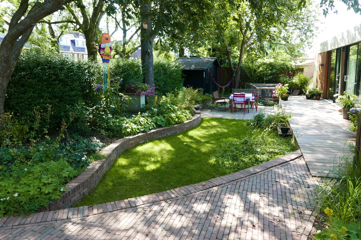 Onze laatste nieuwsbrief van 2021 is uit! Lees alles over voeding voor de bodem, energetische tuinen en natuurlijk het heerlijke tuinrecept, de Floriade inzending gaat vanaf nu een onderdeel zijn en er is een tuintip.
Geniet van het lezen.
wildeweelde.nl/nieuwsbrief-wi…