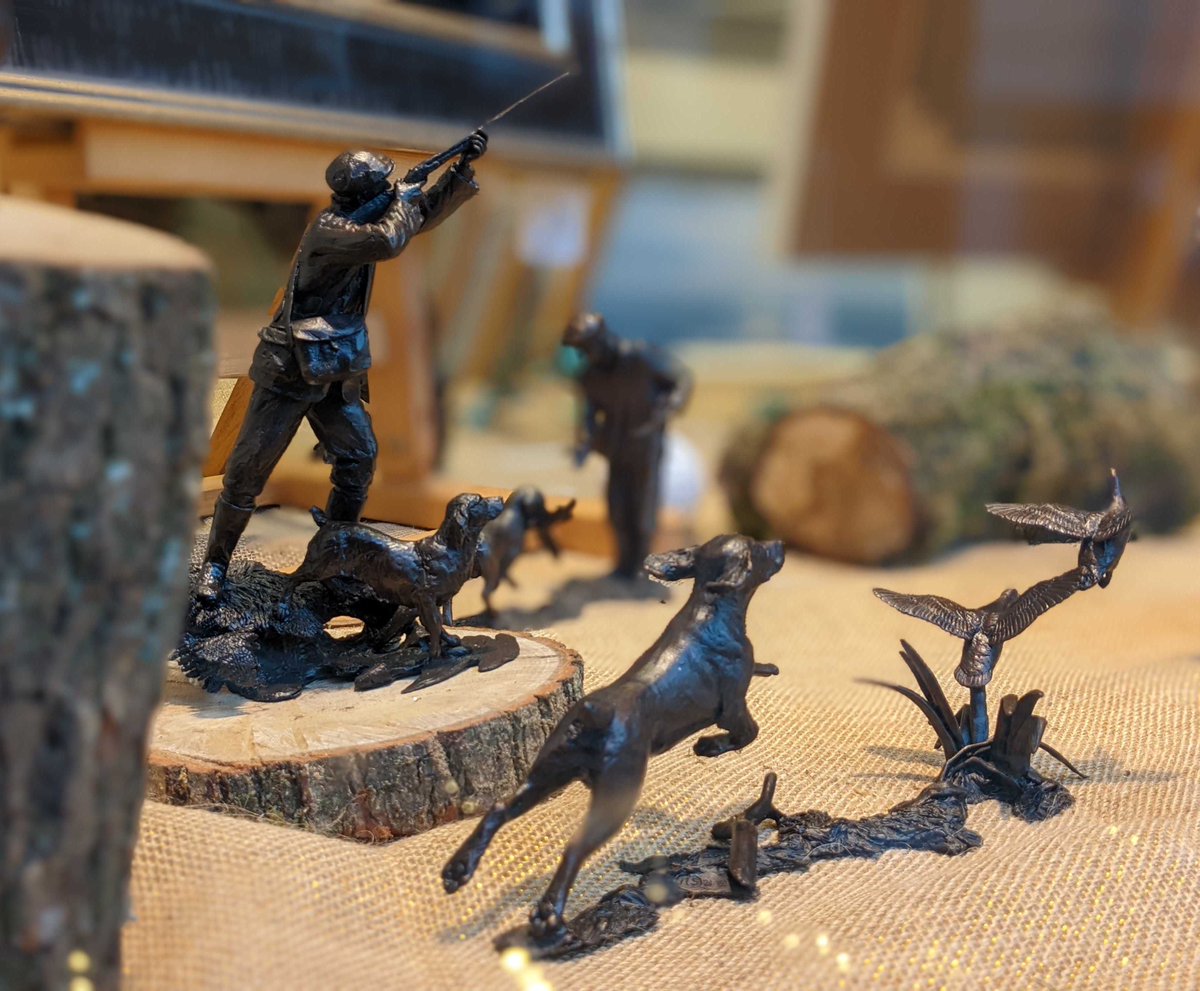 The Winter window display full of seasonal action with these impressive limited edition bronze sculptures.

#spaniel #workingcocker #cockerspaniel #gameshooting #shootinggame #fineart #bronzesculpture #sculpture #limitededition