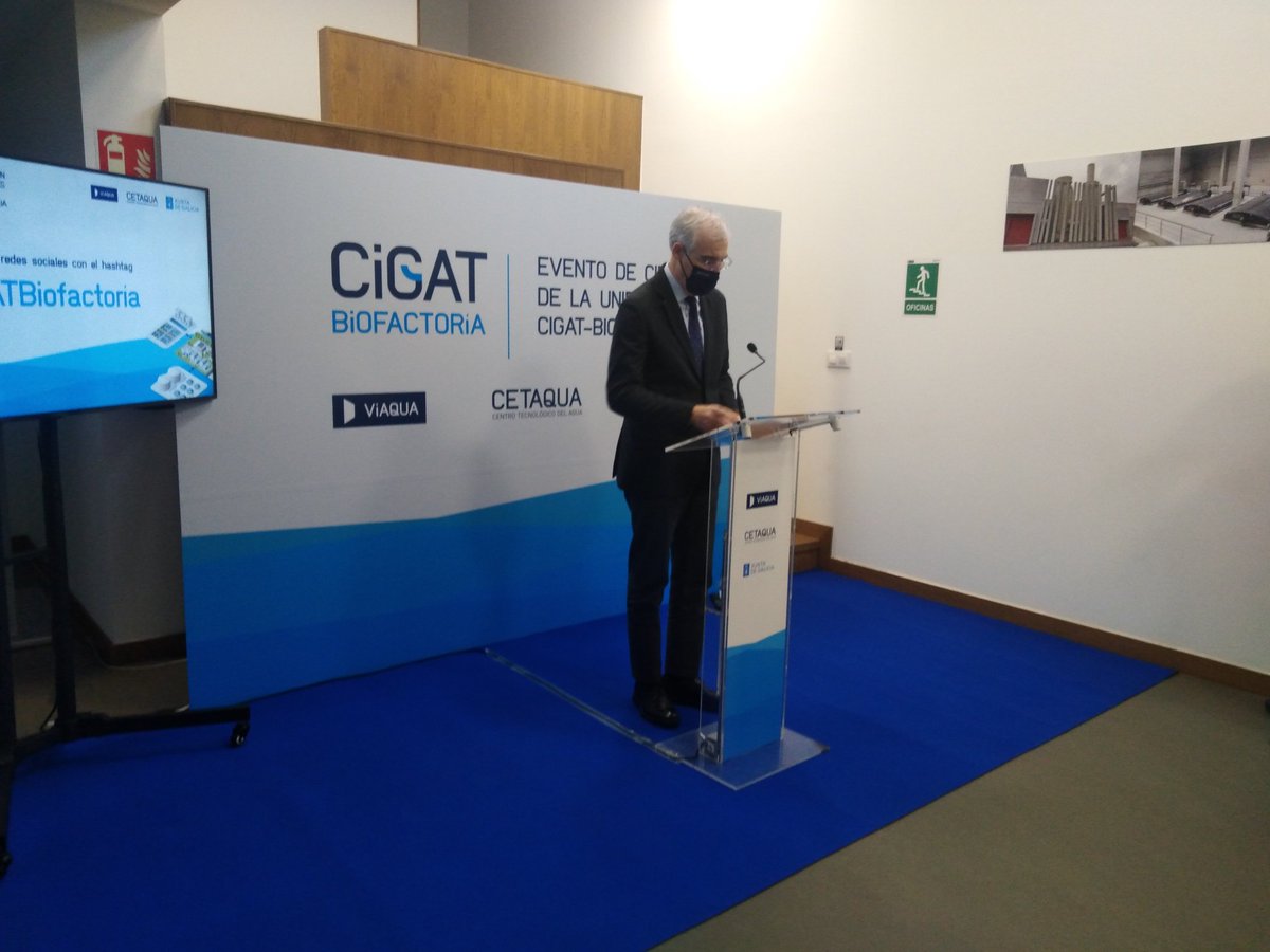 CETAQUA's tweet photo. 🗣️ Francisco Conde, conselleiro de #Economía, Empresa e Innovación de la @Xunta, clausura el acto recalcando la importancia del éxito de #CIGATBIOFACTORIA, así como la necesidad de seguir impulsando proyectos que promueven nuevos modelos de #economíacircular y #sostenibilidad. https://t.co/w1u1RaHVQK