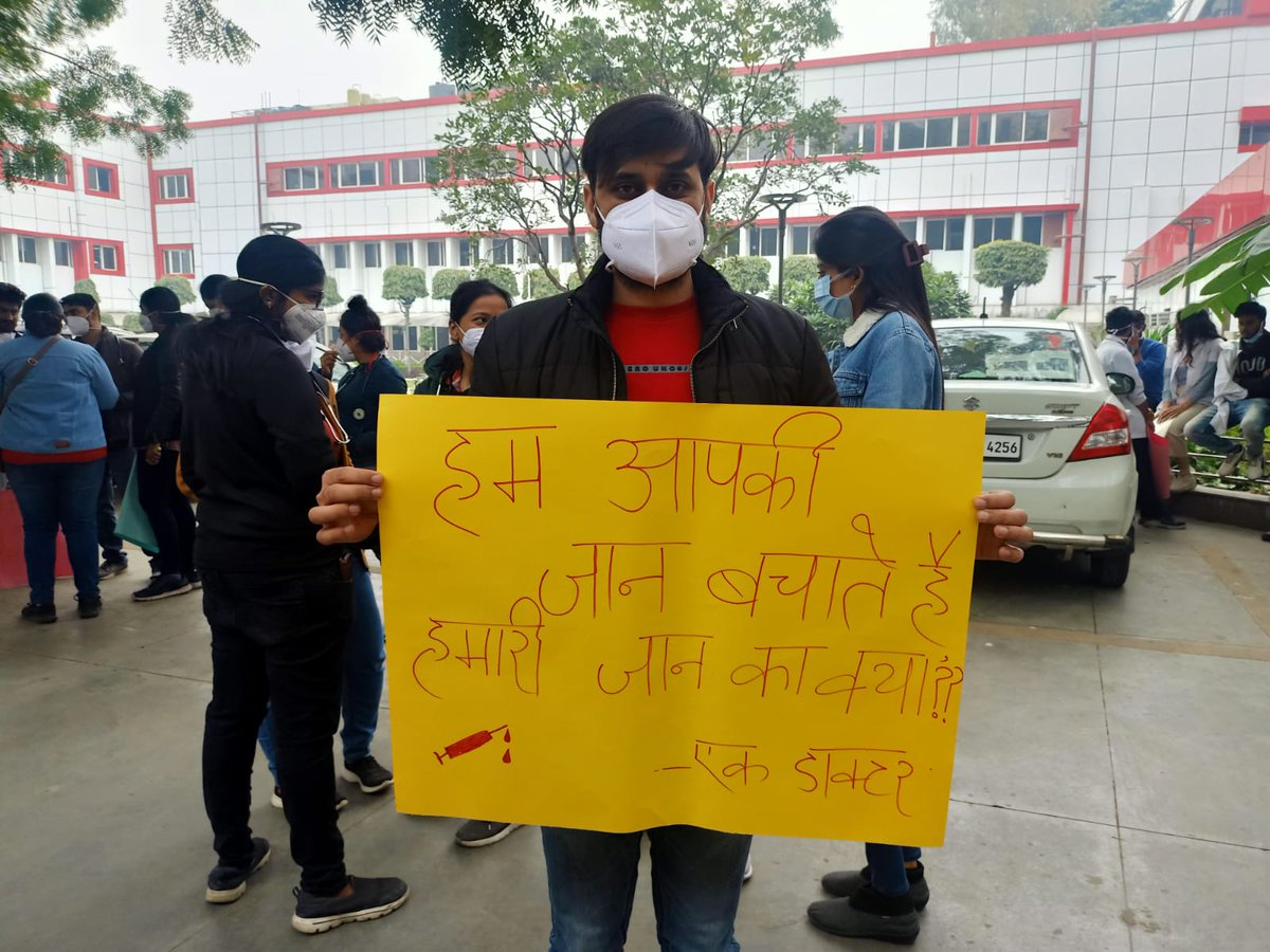 DR_ARUN_SURGEON's tweet photo. We want justice ⚖️ No phool No clap we don't want slap.
Northern railway central hospital is on indefinite strike including emergency services.
 @FordaIndia @DoctorsResident @MoHFW_INDIA @WHO @ANI @abo @aajtak @ndtvindia @MirrorNow @HindustanTimes @EconomicTimes @drpragya_shukla https://t.co/F4Z8JqZPKr