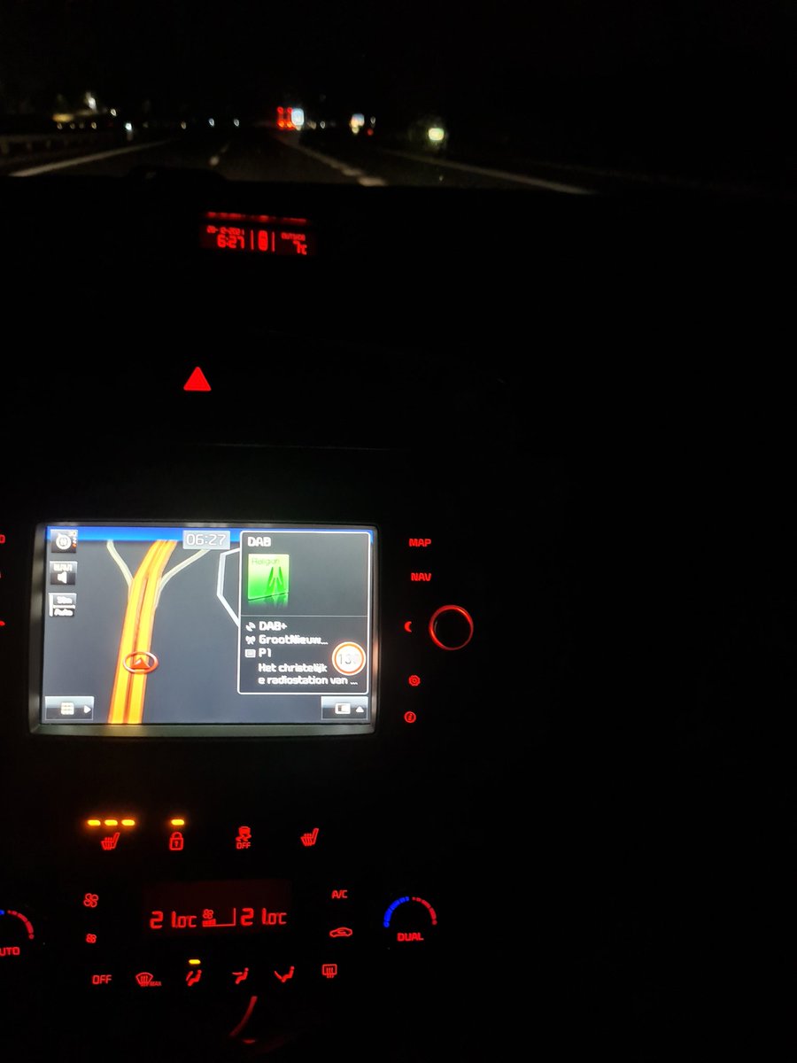 Vanmorgen weer vroeg onderweg. Laatste #dienst van het jaar, met natuurlijk de #top1008 van <a href="/grootnieuwsnl/">Groot Nieuws Radio</a> Mooie traditie en volg het met veel luister plezier. Straks weer 24 uur paraat. #brandweer #fireservice #grootnieuws #oliebollenbakken